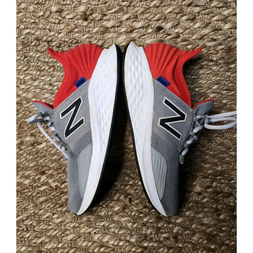 New Balance Mens MROAVCW Running Shoes Athletic Gray Red Size 9 Gym School
